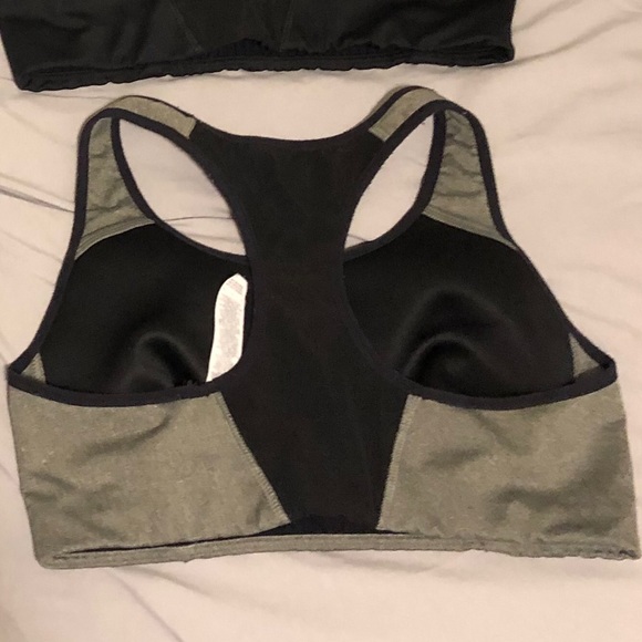 Size Small Nike Women’s Sports Bra - Picture 3 of 3